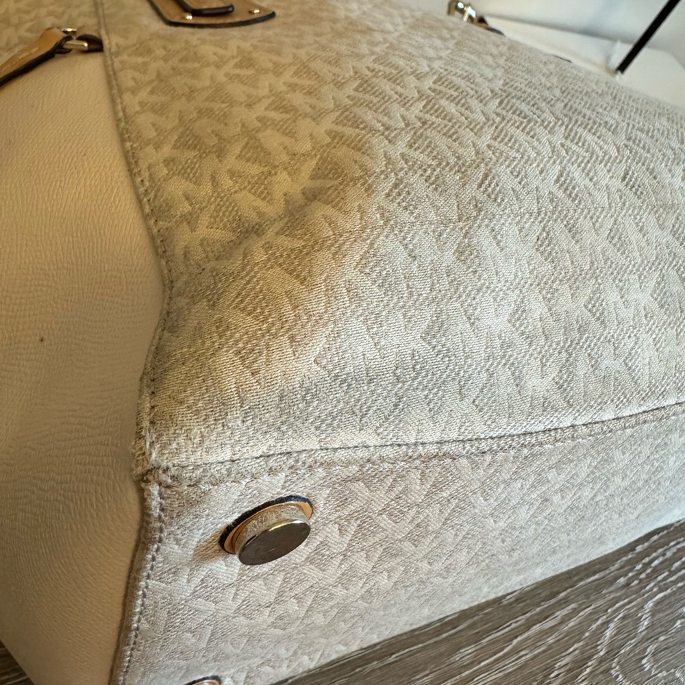Michael Kors Cream and Tan Signature Tote - Picture 12 of 16